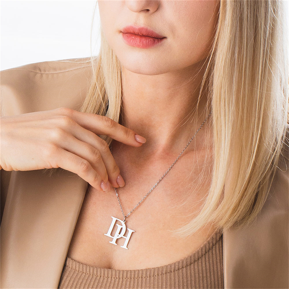 Couples Custom Initial Letter  - Birth Flower Necklace avaliação e preço